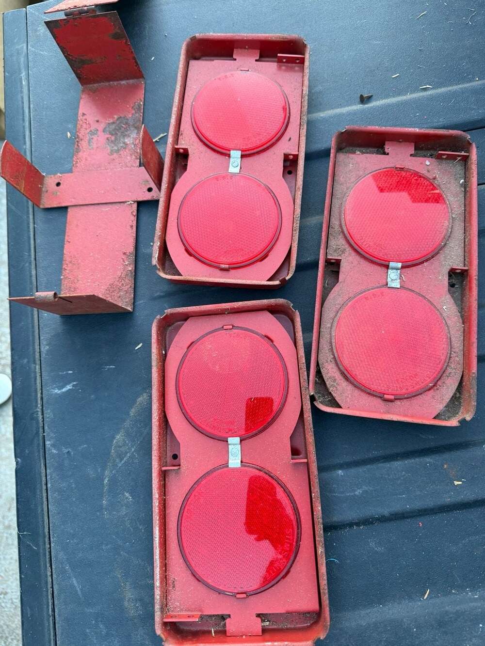 R. E. Dietz Co. No. 324 Reflex Flare Kit Emergency Reflector Set